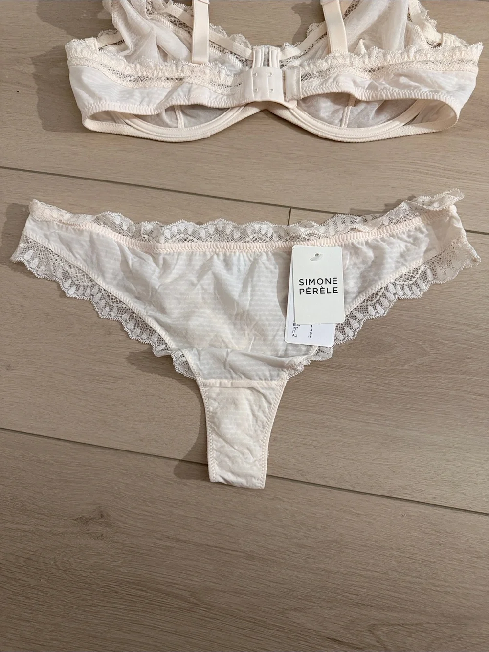 Simone Perele Candide Underwire Plunge Bra 36D with matching thong